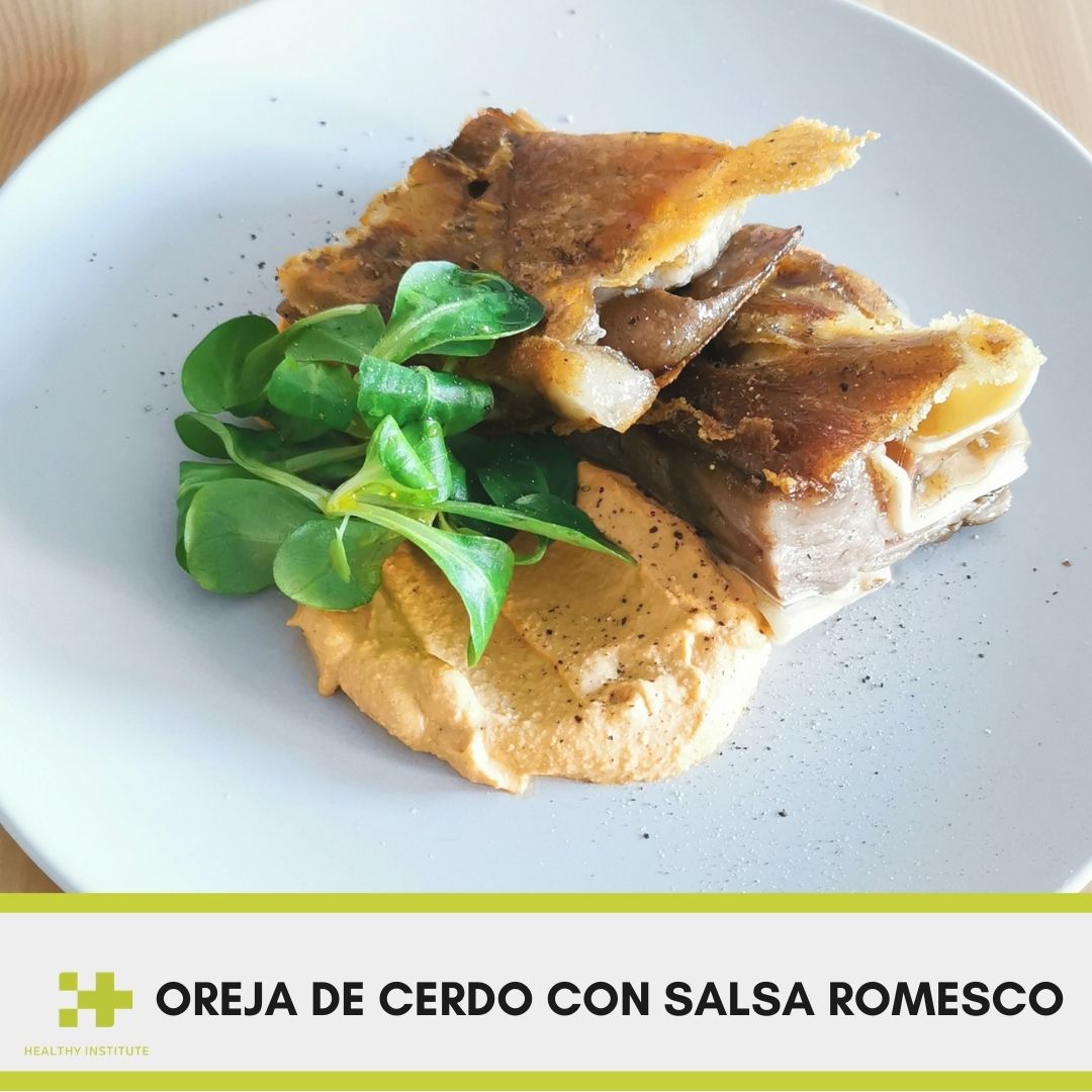 Receta saludable de oreja de cerdo con salsa romescu